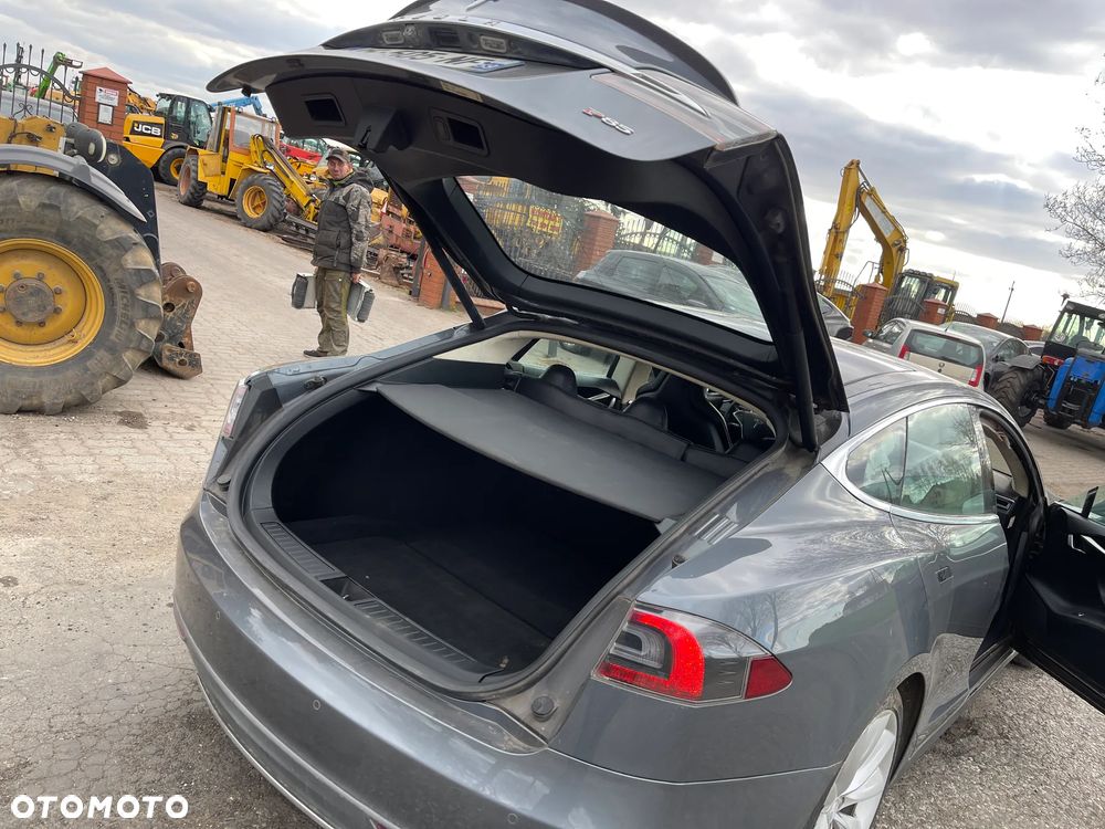 Tesla Model S - 39