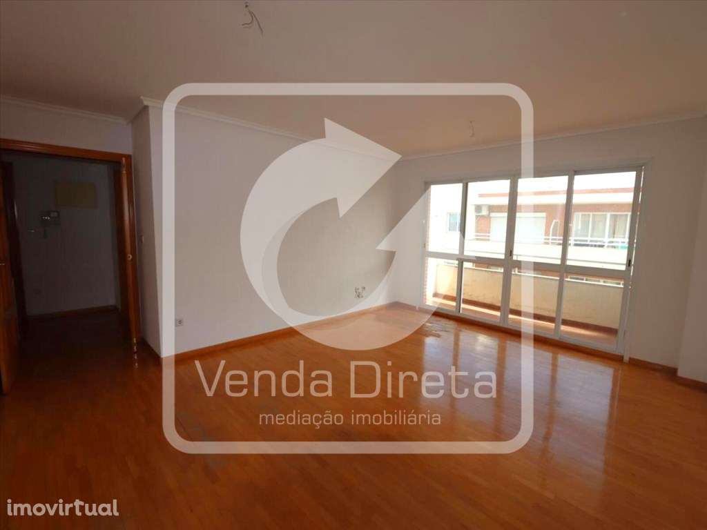 Apartamento T3 | 137 m² | Varanda | Arrecadação | Estacionamento | ... - Grande imagem: 2/23