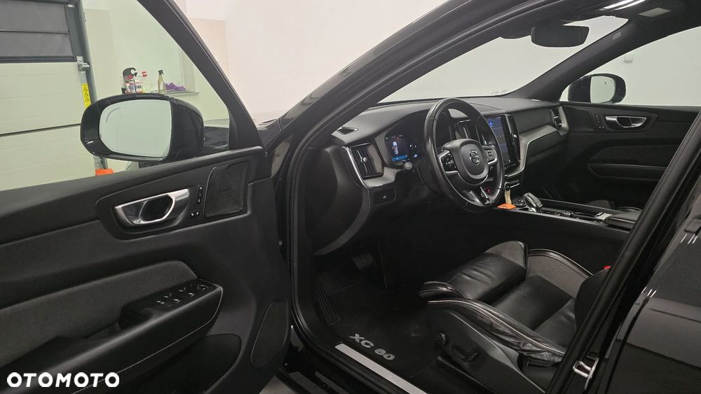 Volvo XC 60 B4 D Plus Dark - 5