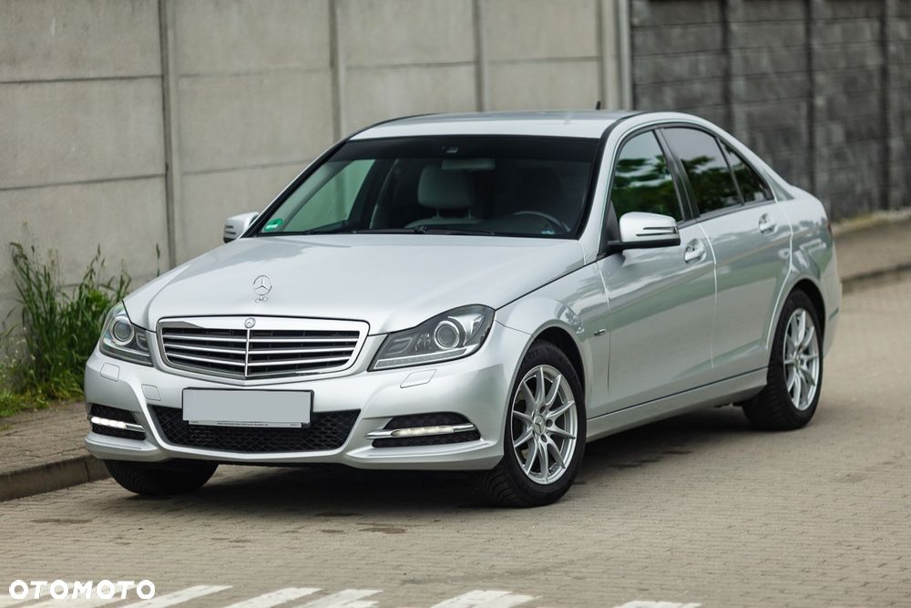 Mercedes-Benz Klasa C 200 CGI BlueEff Elegance - 3