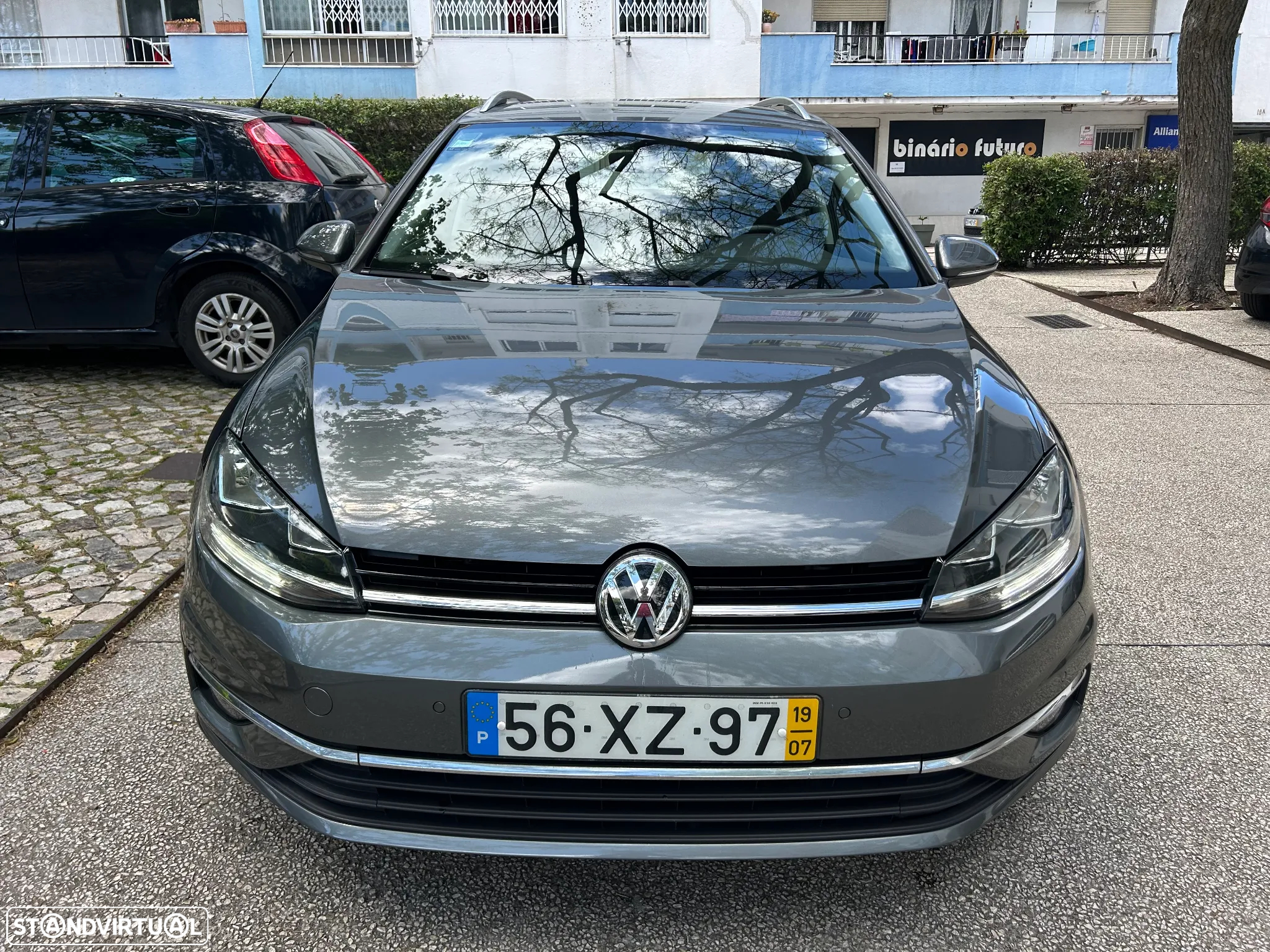 VW Golf Variant 1.6 TDi Confortline DSG - 2