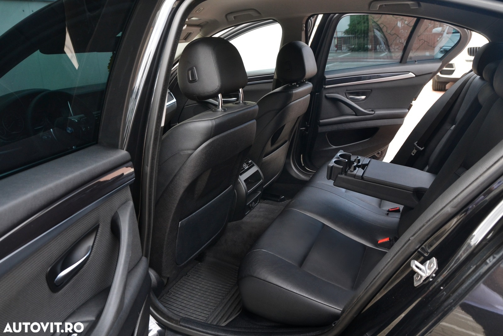BMW Seria 5 520d xDrive - 16