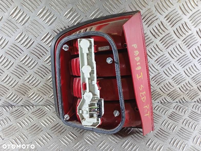 LAMPA PRAWA TYLNA SKODA FABIA 1 - 2