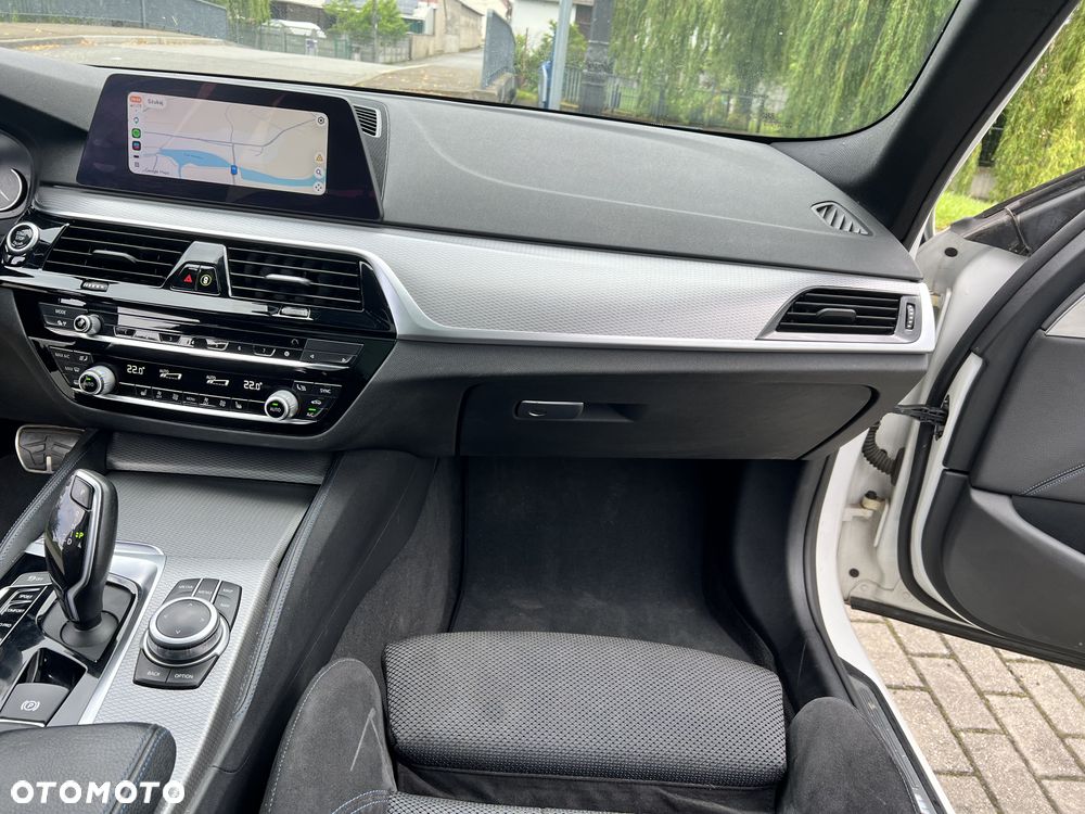 BMW Seria 5 520d M Sport - 14