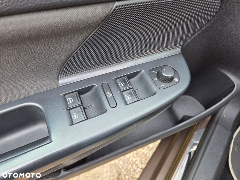 Volkswagen Golf 1.6 TDI DPF MATCH - 11