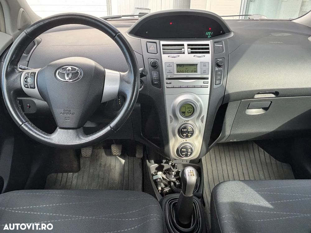 Toyota Yaris 1.3 Sol - 10