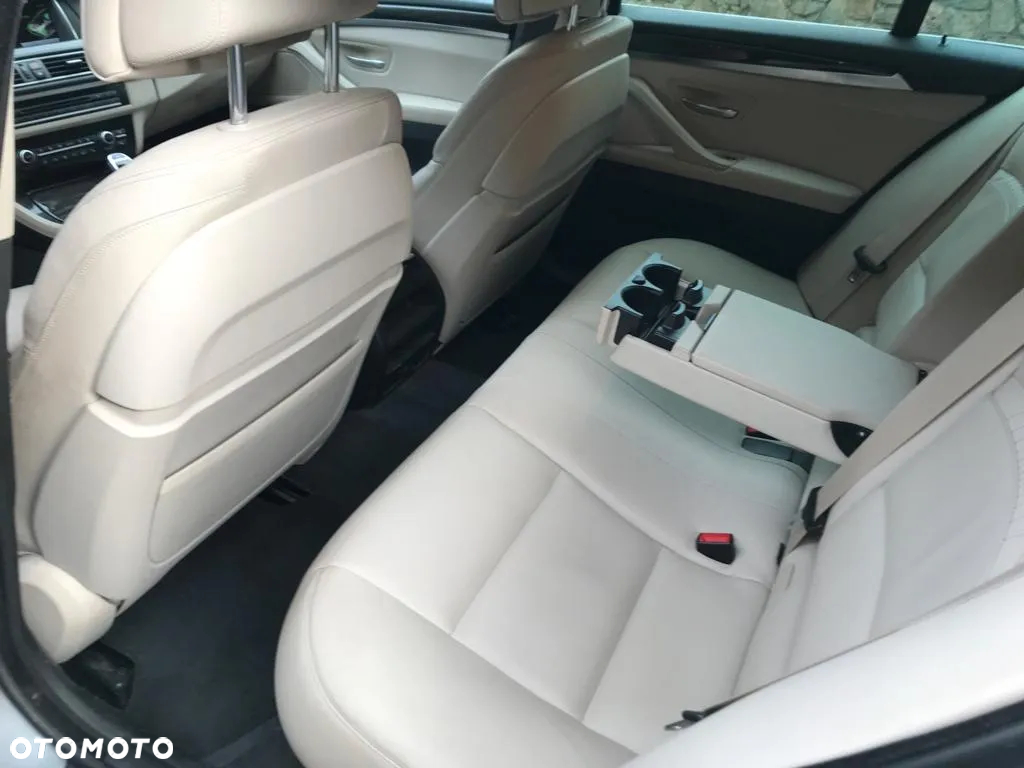 BMW Seria 5 525d xDrive Touring Luxury Line - 9