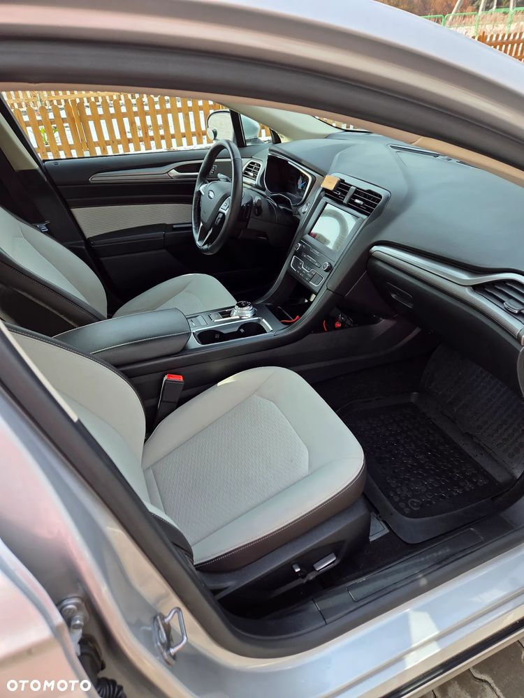 Ford Fusion - 13