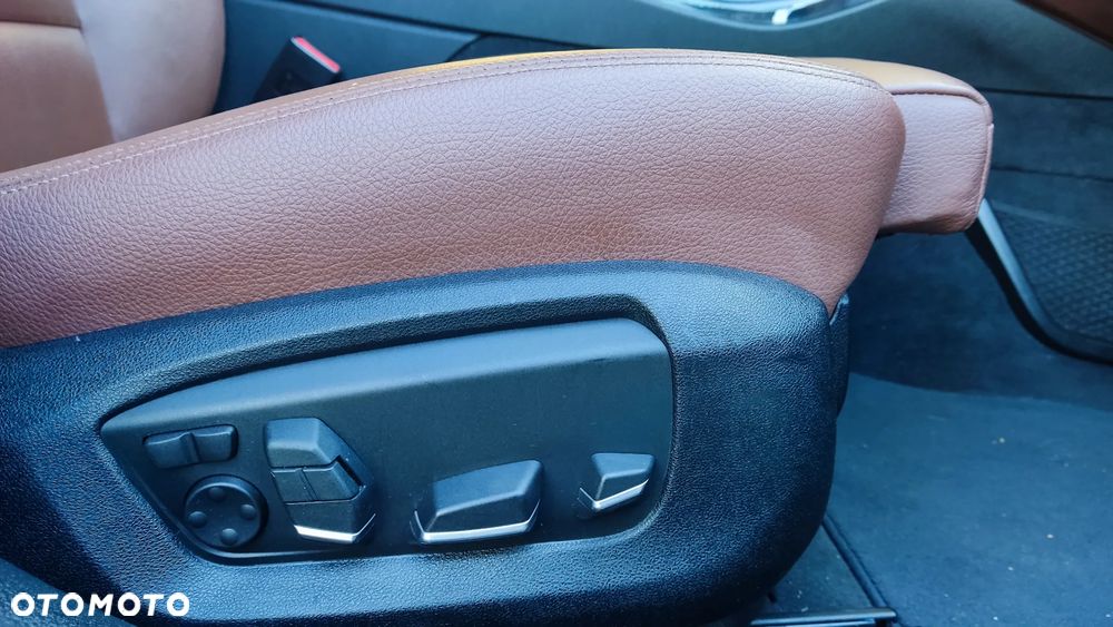 BMW Seria 5 520d Touring Luxury Line - 11