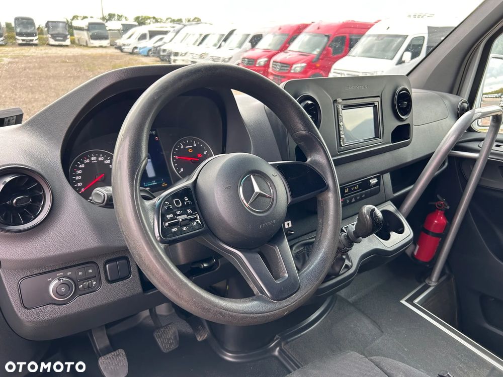 Mercedes-Benz Sprinter 519 - 11