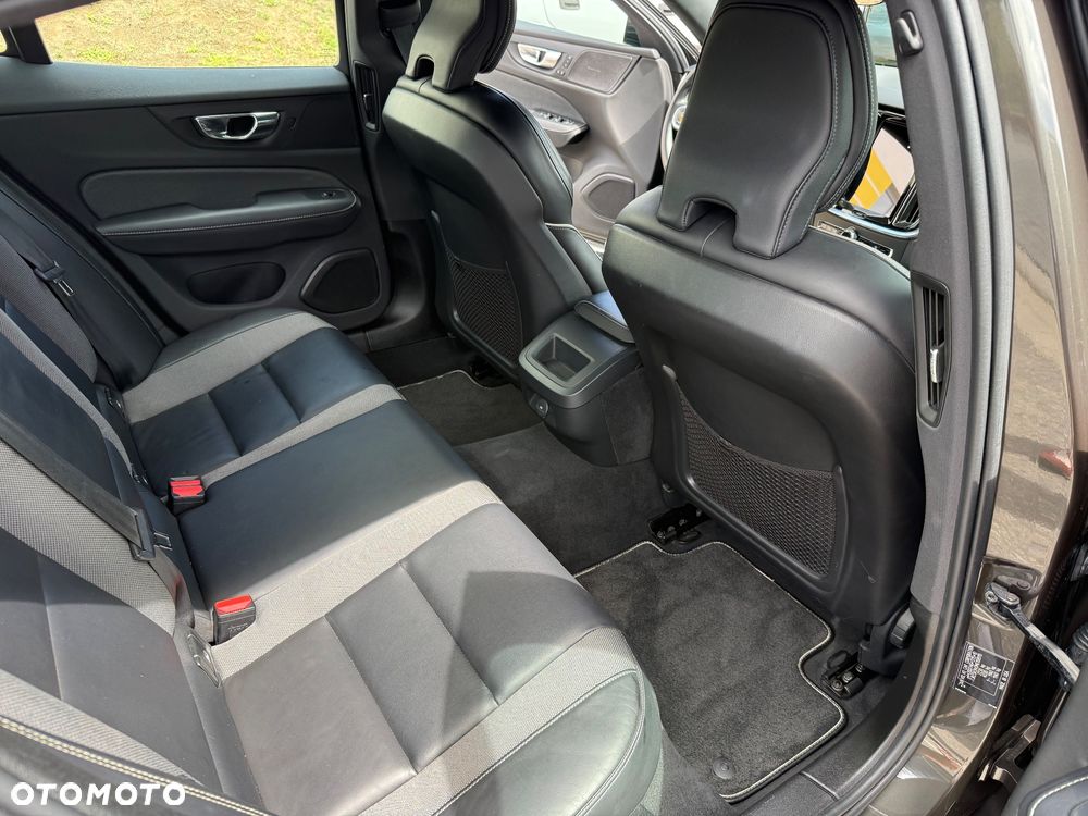 Volvo S60 B4 B R-Design - 21