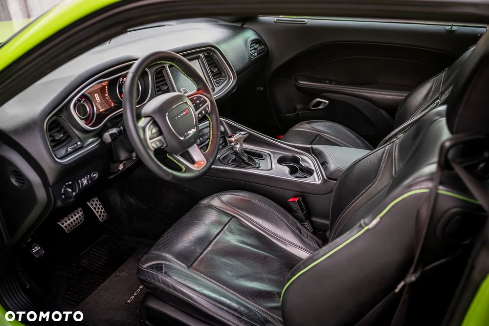 Dodge Challenger - 9