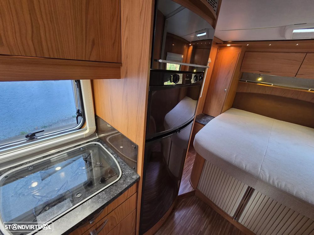 Burstner Aviano 725i cama central - 17