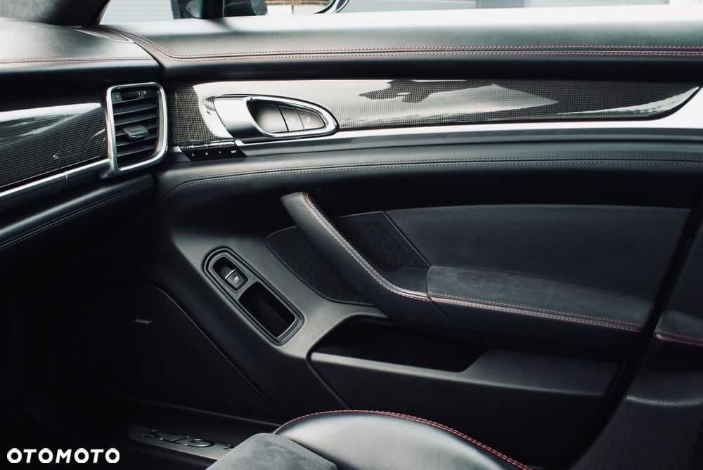 Porsche Panamera GTS - 21