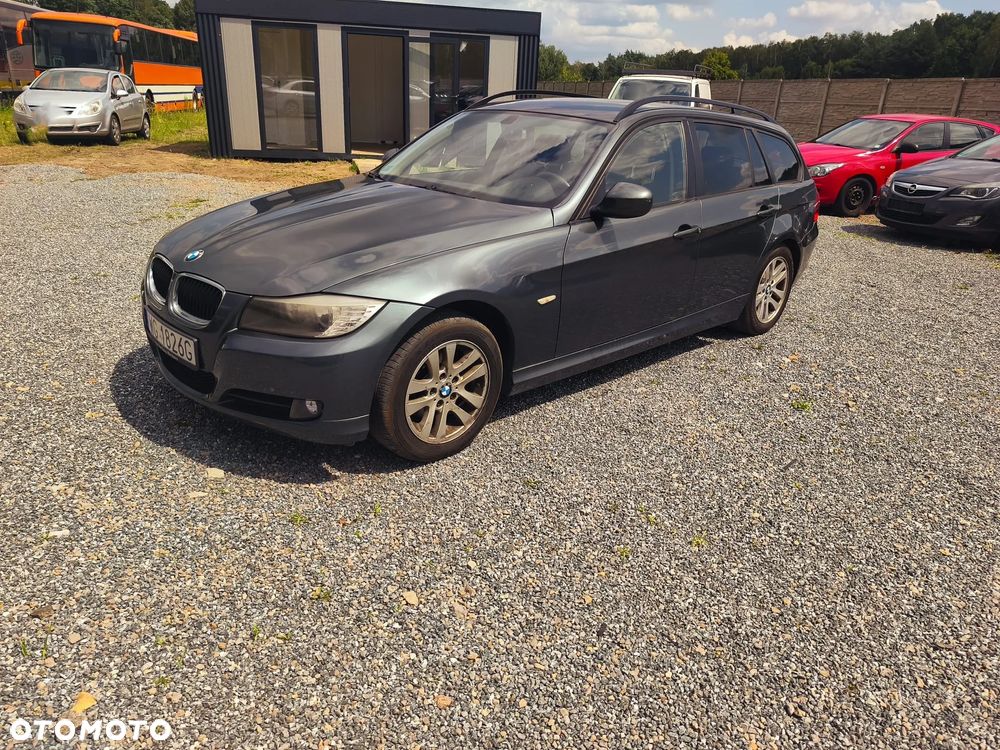 BMW Seria 3 318i - 4