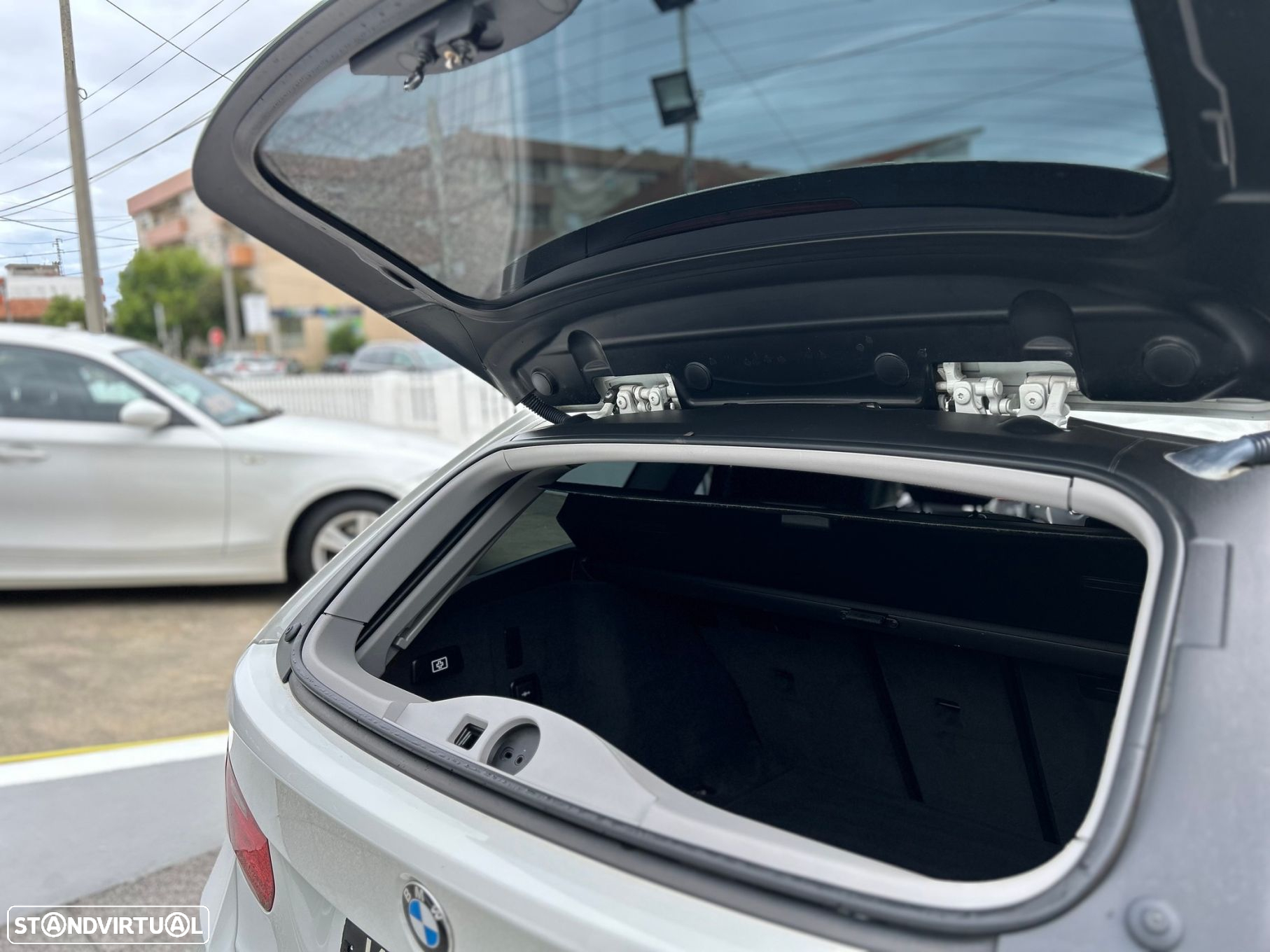 BMW 318 d Touring Line Sport - 35