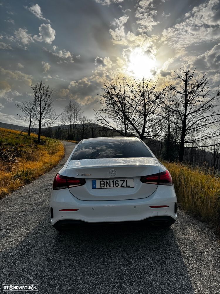 Mercedes-Benz A 250 Limousine e 8G-DCT AMG Line - 4