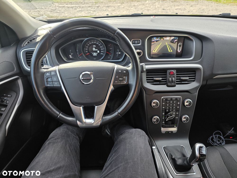 Volvo V40 D3 Momentum - 9