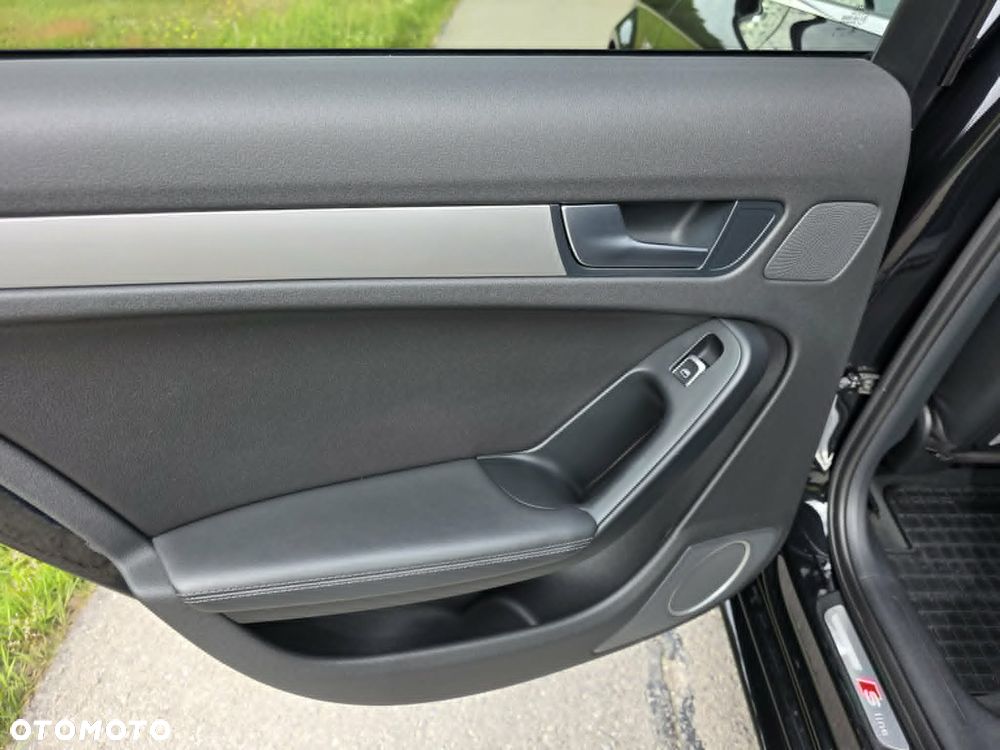 Audi A4 Avant 2.0 TDI Quattro Line - 30