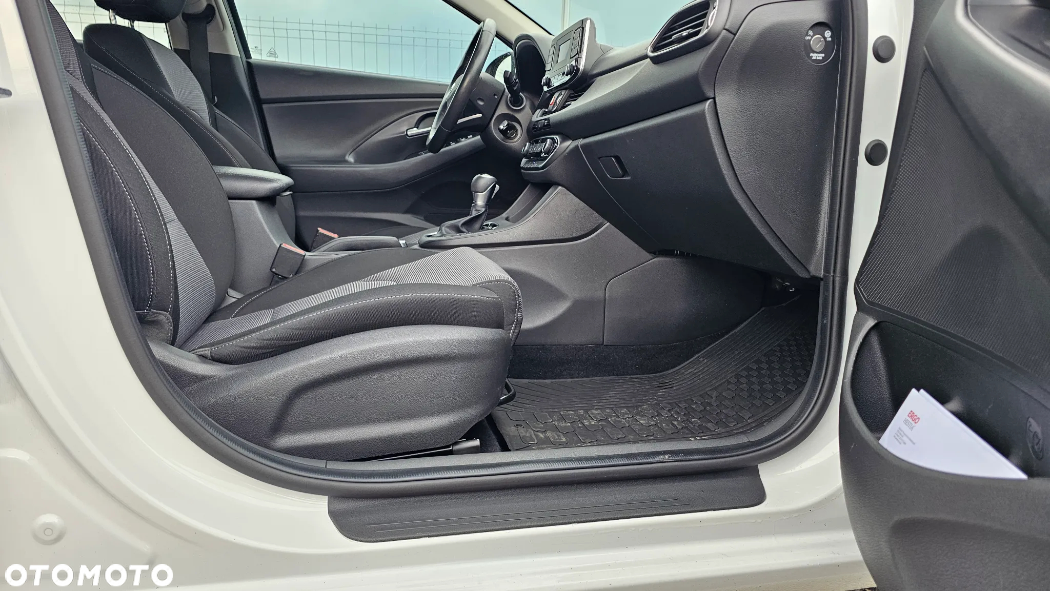 Hyundai i30 1.6 D Comfort DCT - 14