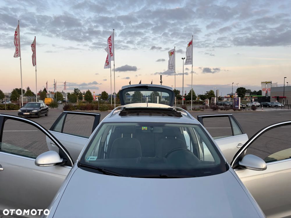 Volkswagen Golf V 1.9 TDI DPF BlueMot Comfortline - 27
