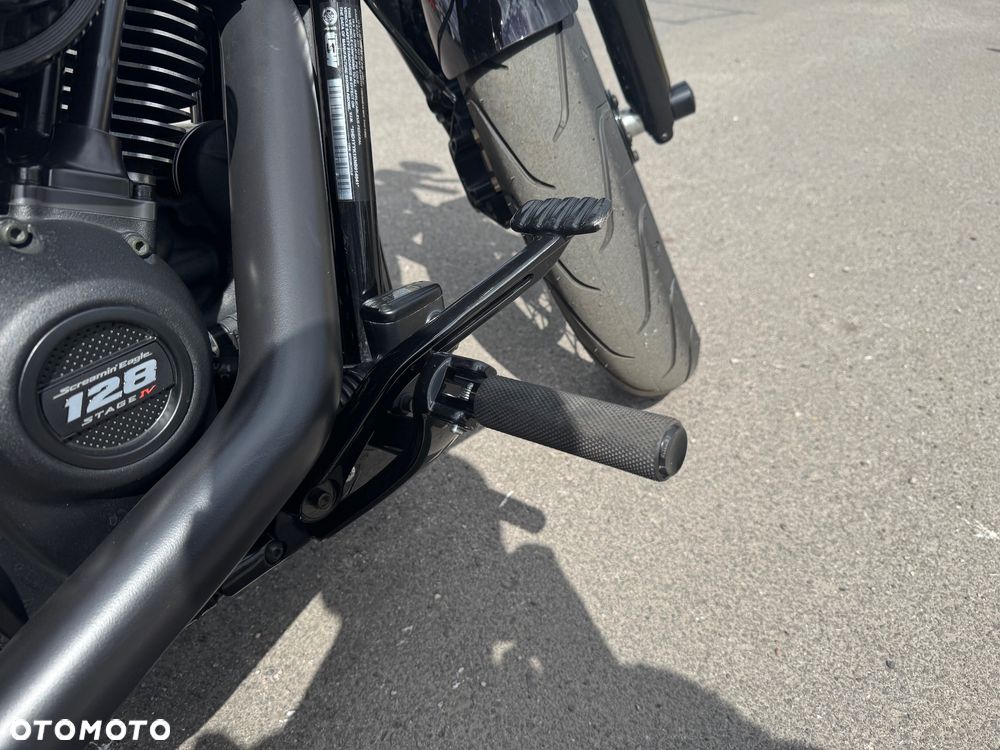 Harley-Davidson Softail Street Bob - 10