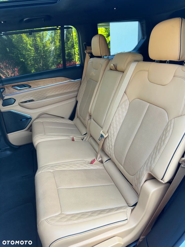Jeep Grand Cherokee - 27