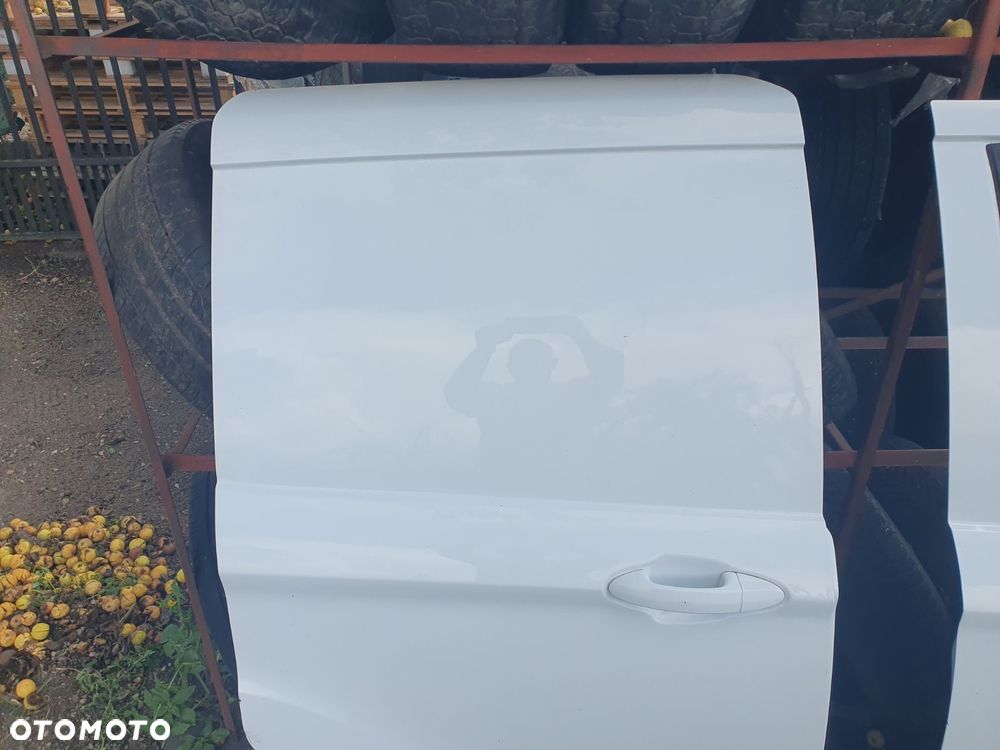 DRZWI PRAWE PRZESUWNE FORD TRANSIT COURIER 14-23 KOD LAKIERU FROZEN WHITE 7VTAWWA - 3