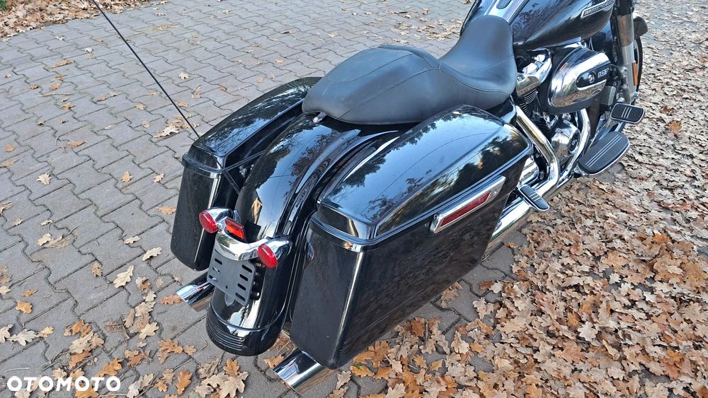 Harley-Davidson Touring Street Glide - 21