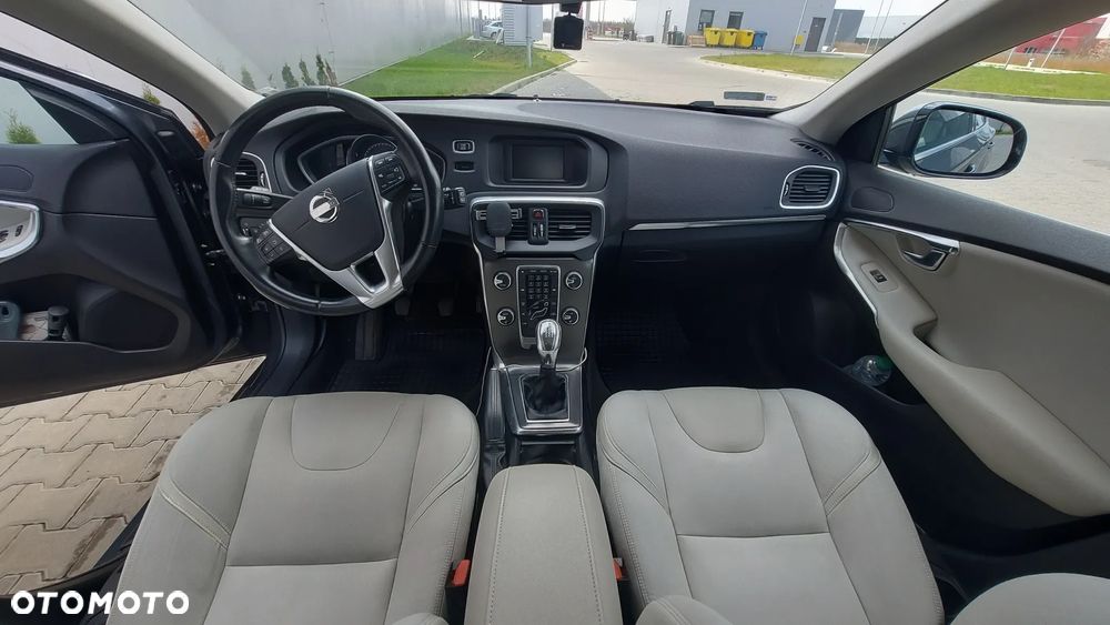 Volvo V40 T3 Momentum - 11