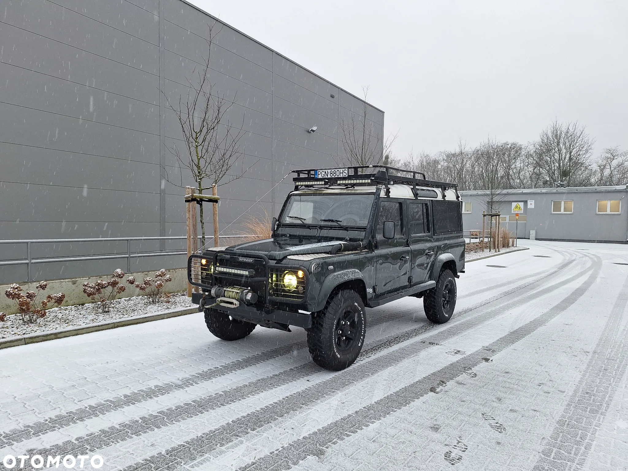 Land Rover Defender - 33