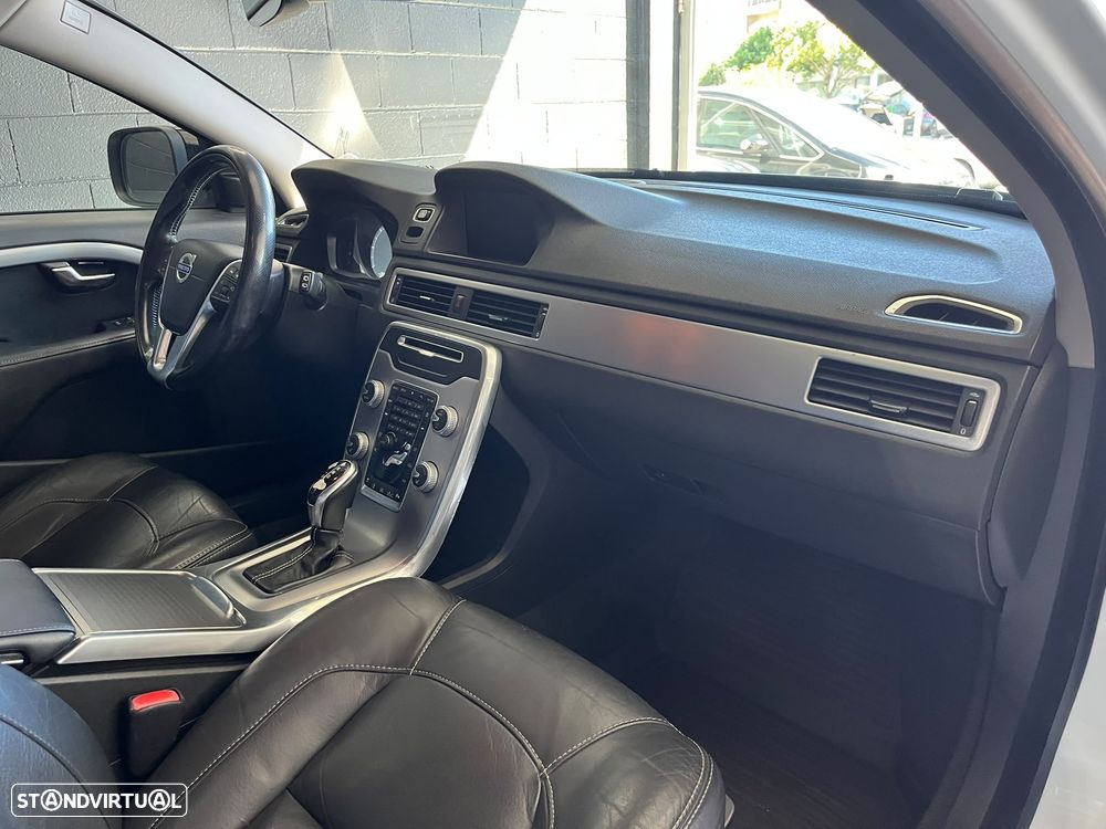 Volvo XC 70 2.0 D4 Momentum Geartronic - 33