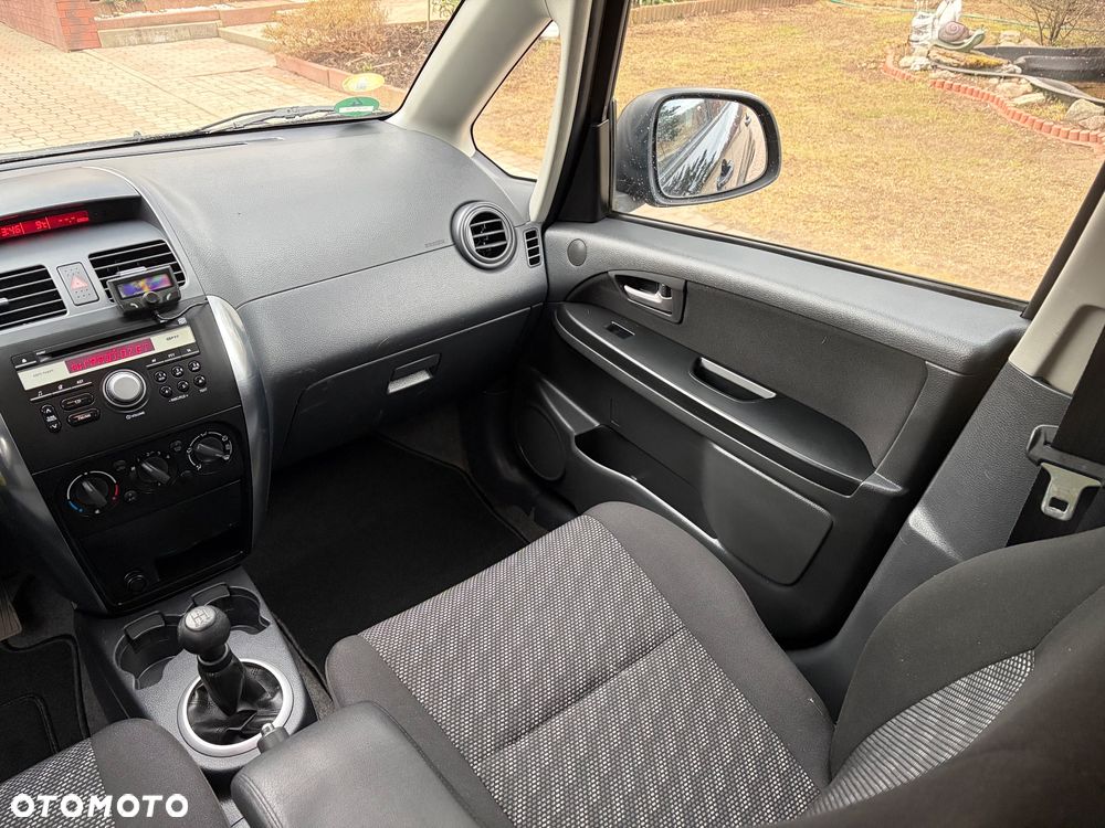Suzuki SX4 1.6 GS / Premium - 8