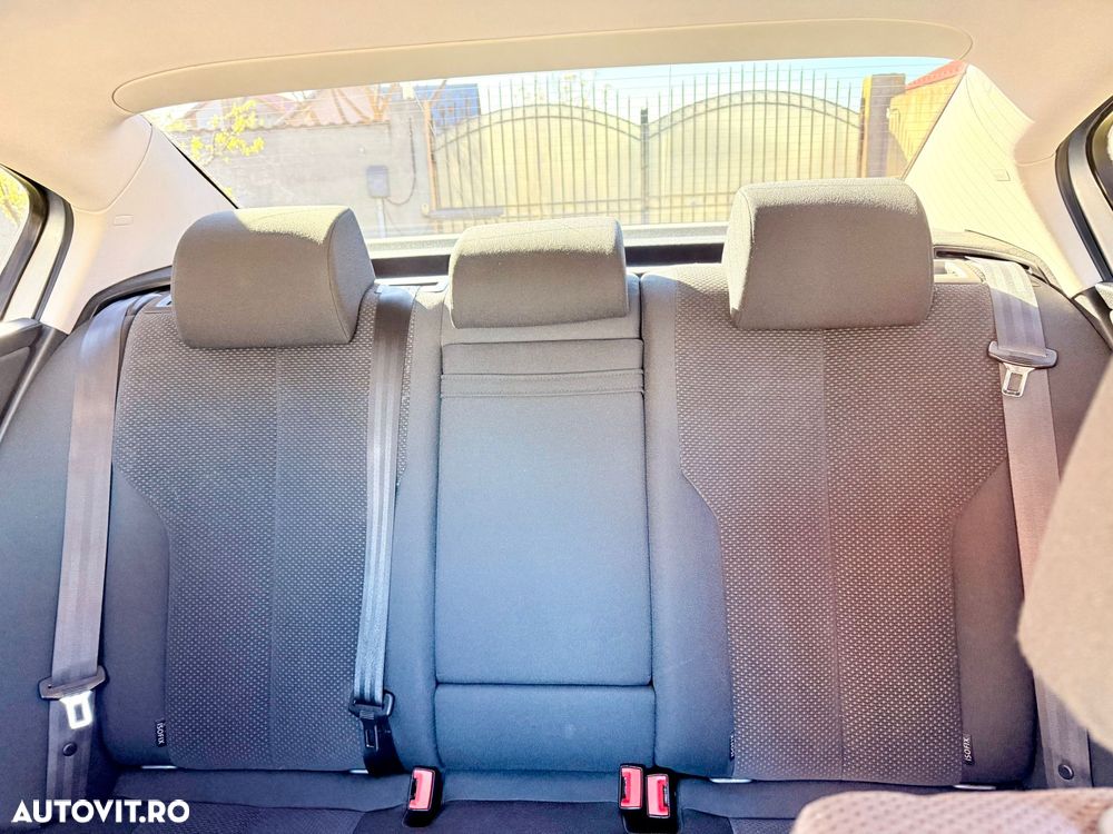 Volkswagen Passat 2.0TDI Comfortline DPF - 8