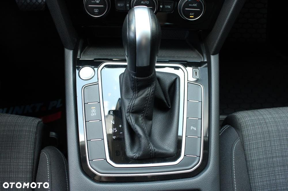 Volkswagen Passat - 19