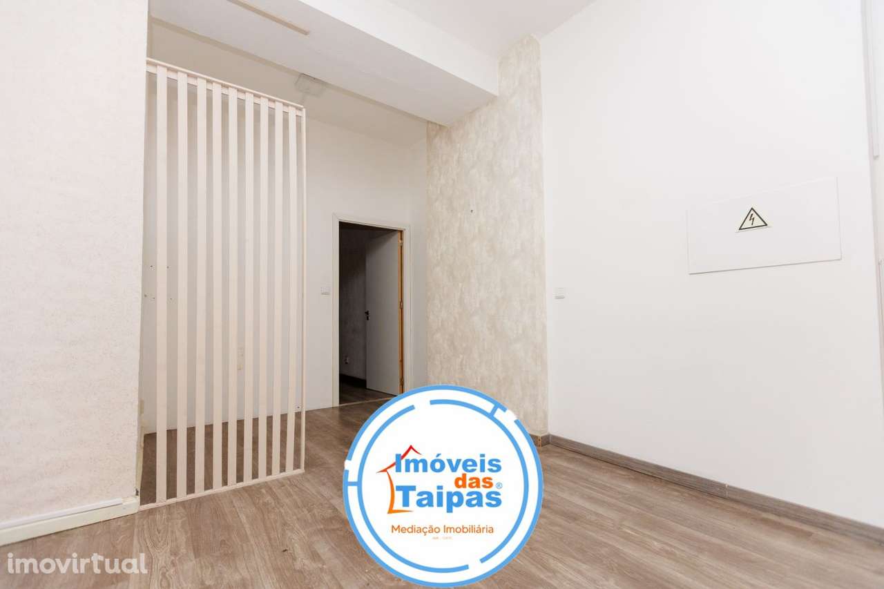 Vende-se Loja no Centro Comercial Passerelle - Caldas das Taipas - Grande imagem: 2/11