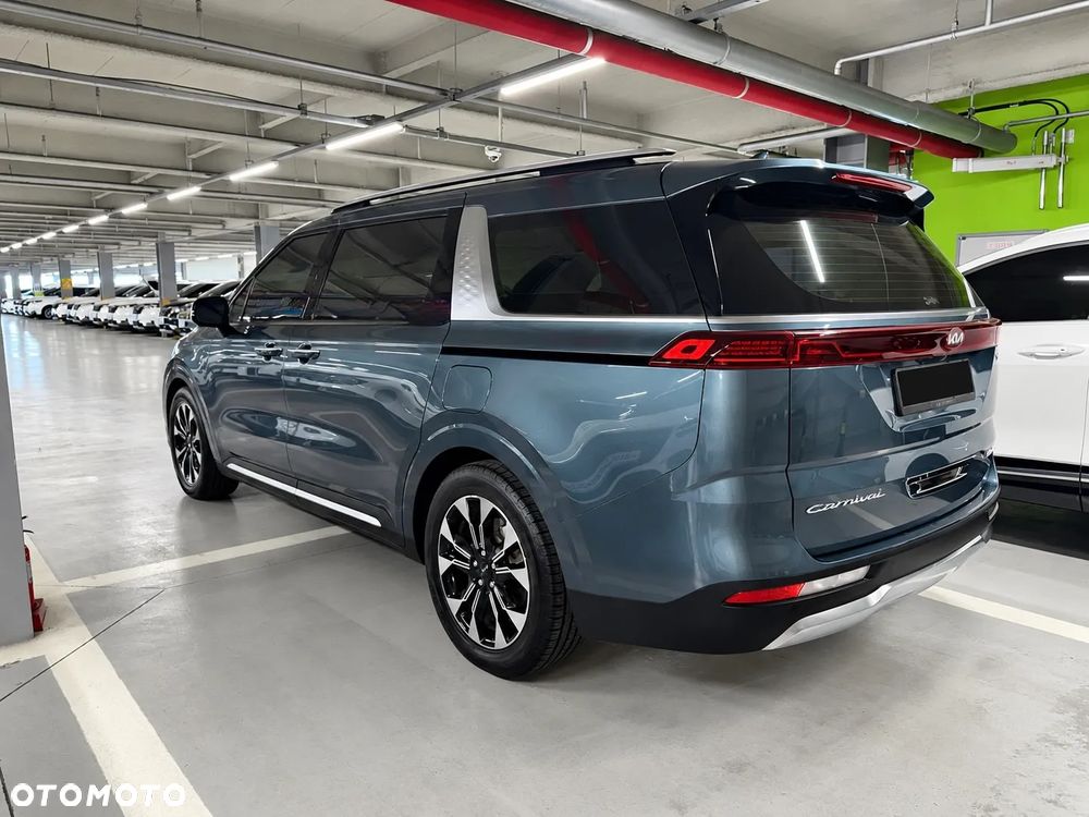 Kia Carnival - 7