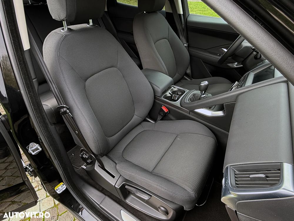 Jaguar E-Pace D150 - 5
