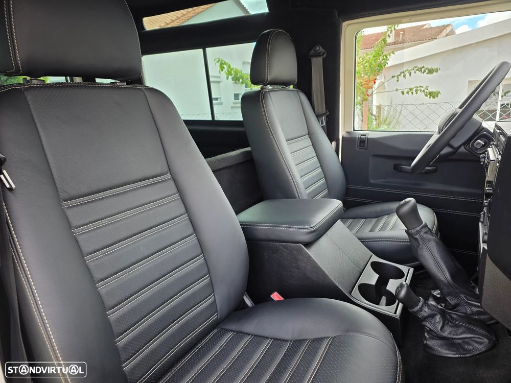 Land Rover Defender 90 2.4 CRD S - 44