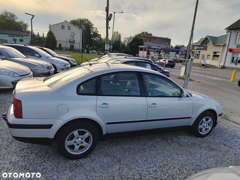 Volkswagen Passat 1.8 - 8