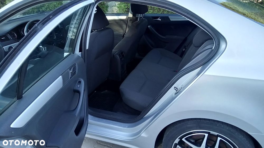 Volkswagen Jetta 1.6 TDI BMT Trendline - 8