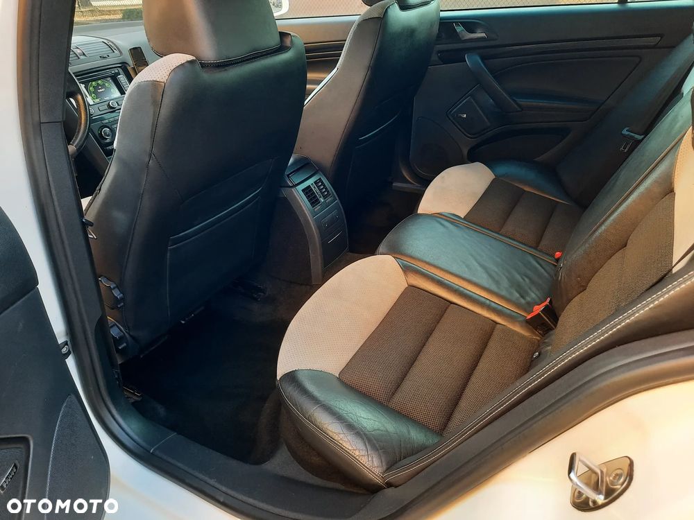 Skoda Octavia 2.0 TDI CR DPF RS - 17