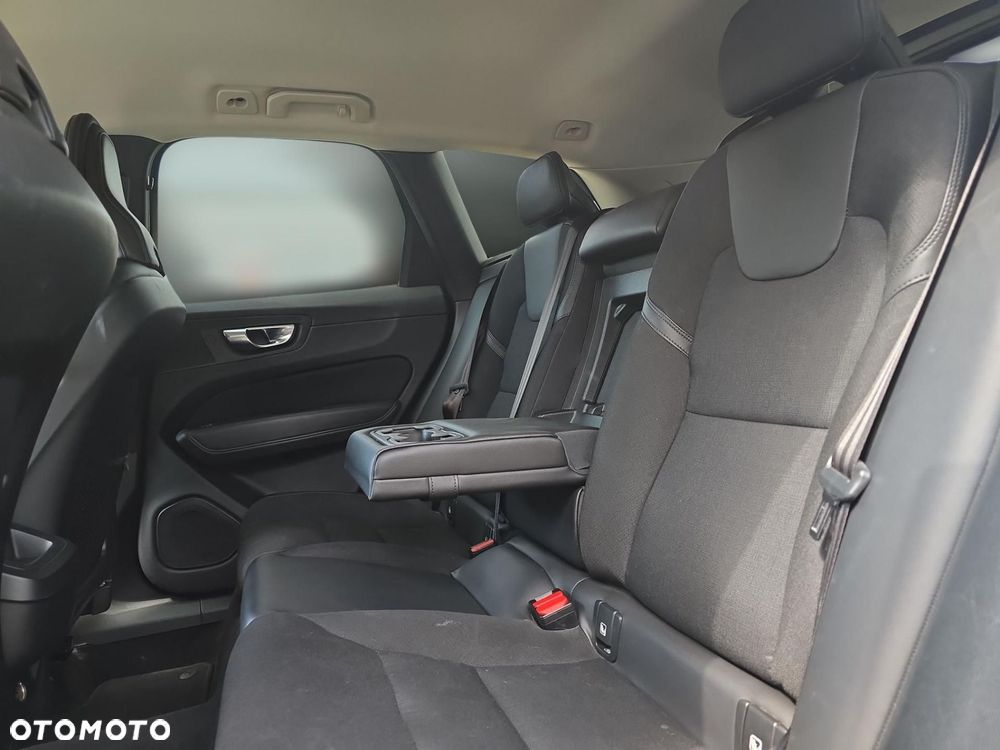 Volvo XC 60 D4 Momentum - 23