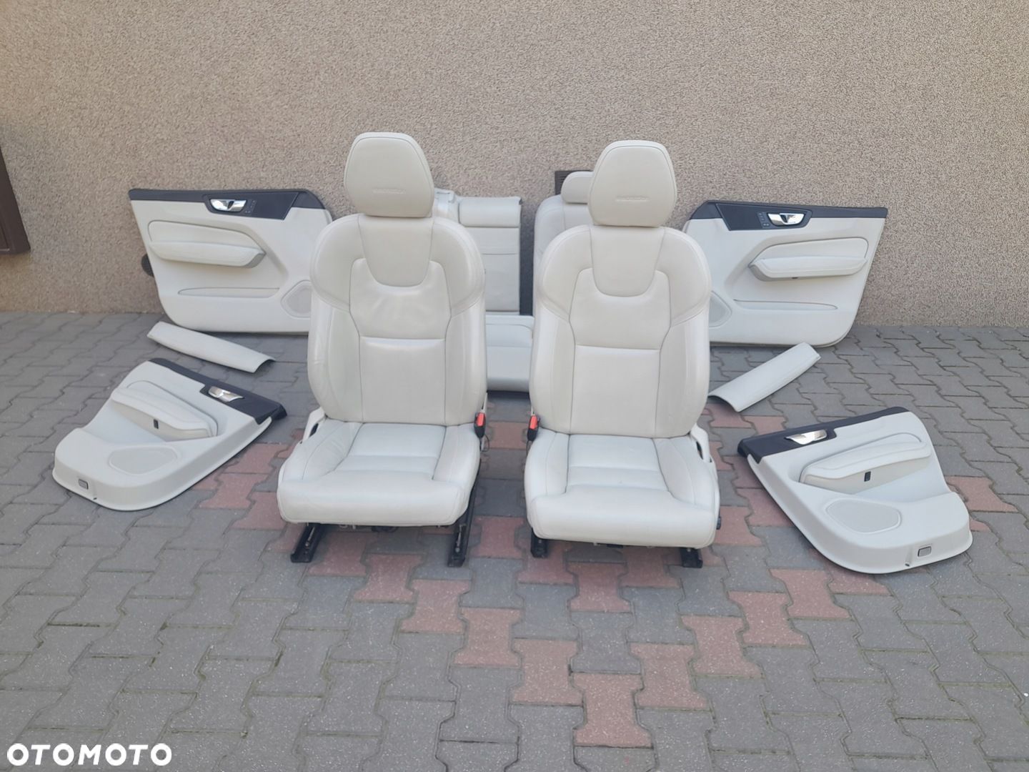 ZAWÓR UKŁADU CHŁODZENIA KUGA ESCAPE 20- 2,5 HYBRID _ 2435135