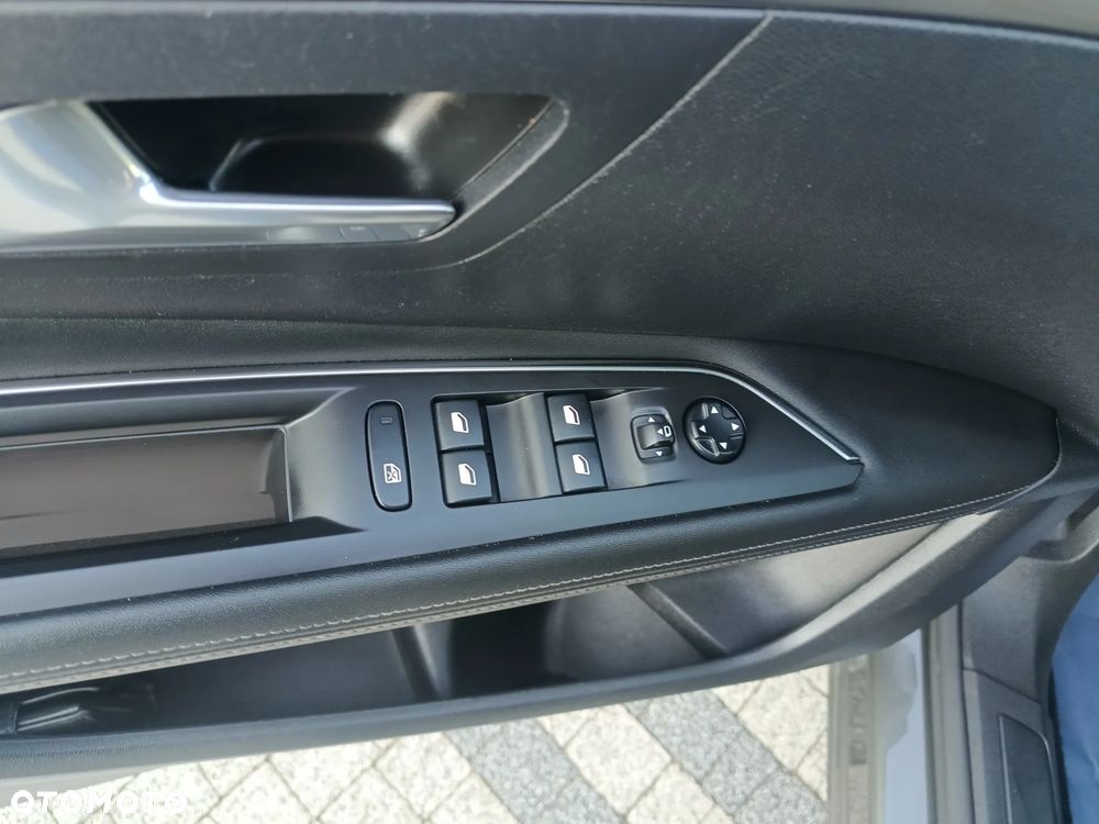Peugeot 3008 1.5 BlueHDi Allure S&S - 17