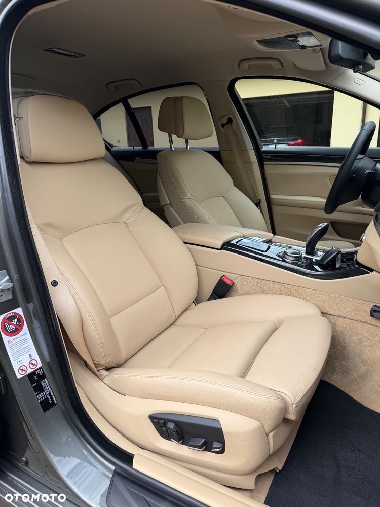 BMW Seria 5 520d Luxury Line - 29