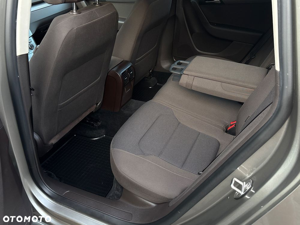Volkswagen Passat 2.0 TDI Highline - 29