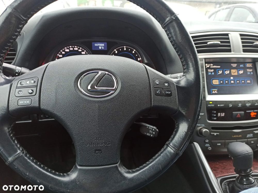 Lexus IS 220 D Prestige - 8