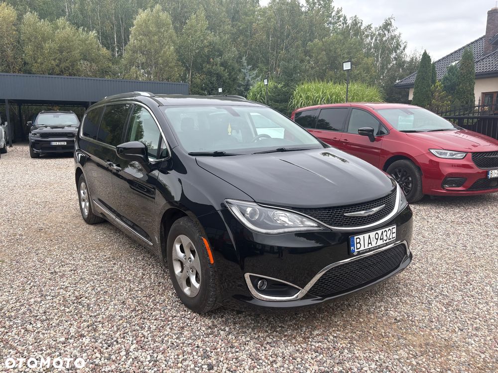 Chrysler Pacifica - 1