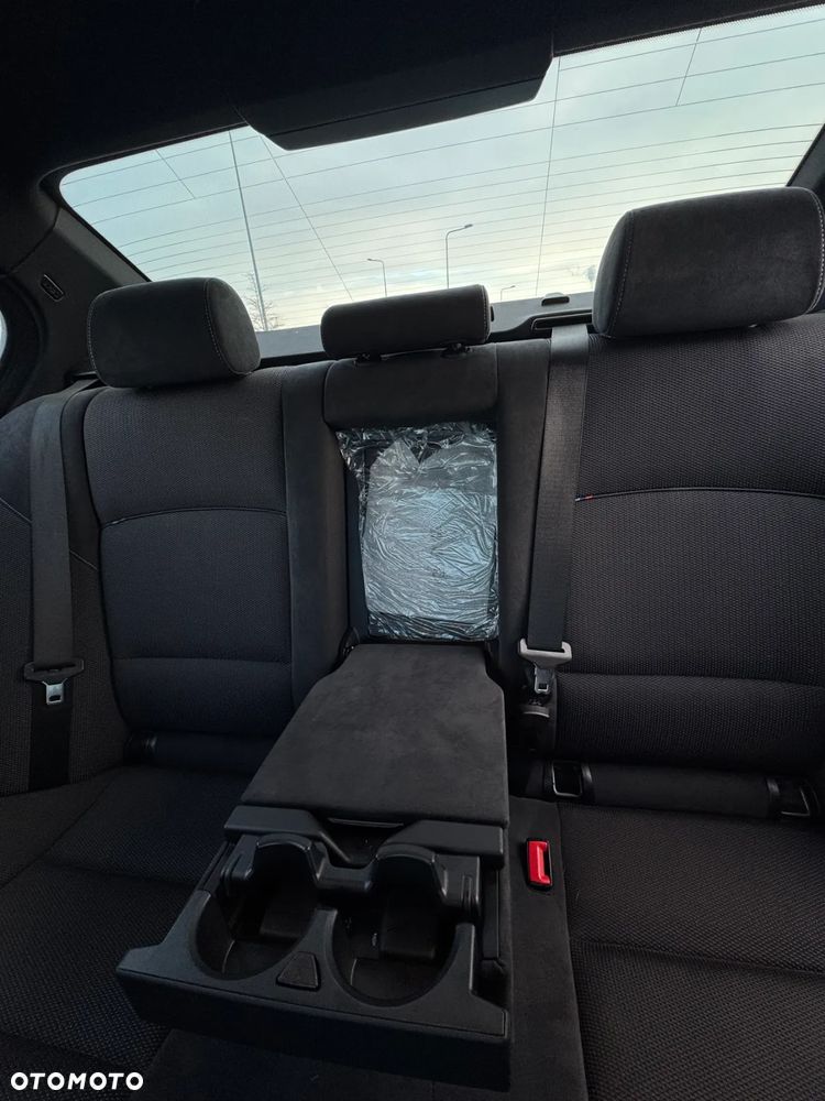 BMW Seria 5 528i xDrive - 29